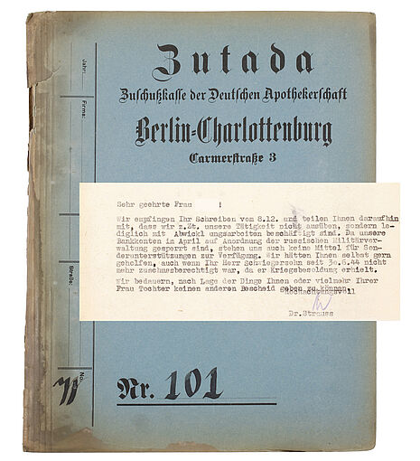 Abbildung 2: Akte 101 der Zutada mit Kurzbrief an Else A. vom 13.12.1945 (Inv.-Nr. VII A 2410_0101, © Dt. Apotheken Museum-Stiftung, Heidelberg)